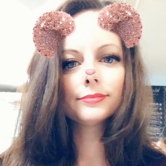 Thanks for stopping by!✨Meet your Posher, Meredith - Picture 7 of 8